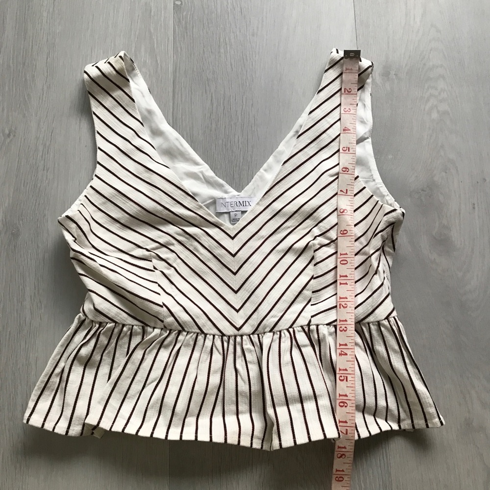 INTERMIX WHITE RED CHEVRON STRIPE PEPLUM CROP BLOUSE V NECK CROP WOMENS P - Picture 2 of 9